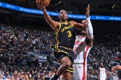 爱游戏入口-科尔彭主场失利，球队面临困境