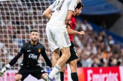 AYX体育赛事-包含皇马中场控球率高达%，表现稳健出色的词条