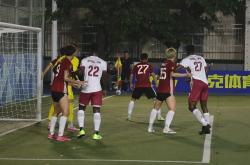 爱游戏入口-足球赛场上的精彩瞬间令人震撼