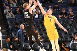 爱游戏在线-包含热火逆转湖人B队，威斯布鲁克高光表现的词条