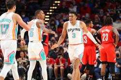 爱游戏官方-马刺完胜国王，麦科勒姆绝境逆转