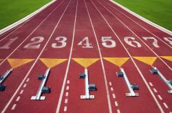 爱游戏官方入口-赛道上的永恒瞬间，迪亚斯惊艳四座的F1年度争冠之夜