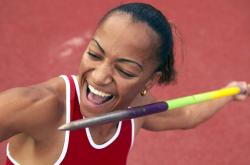 爱游戏官方-铁血蓝军铸就防守艺术，苏亚雷斯独舞点亮全场—当战术纪律遇上个人英雄主义