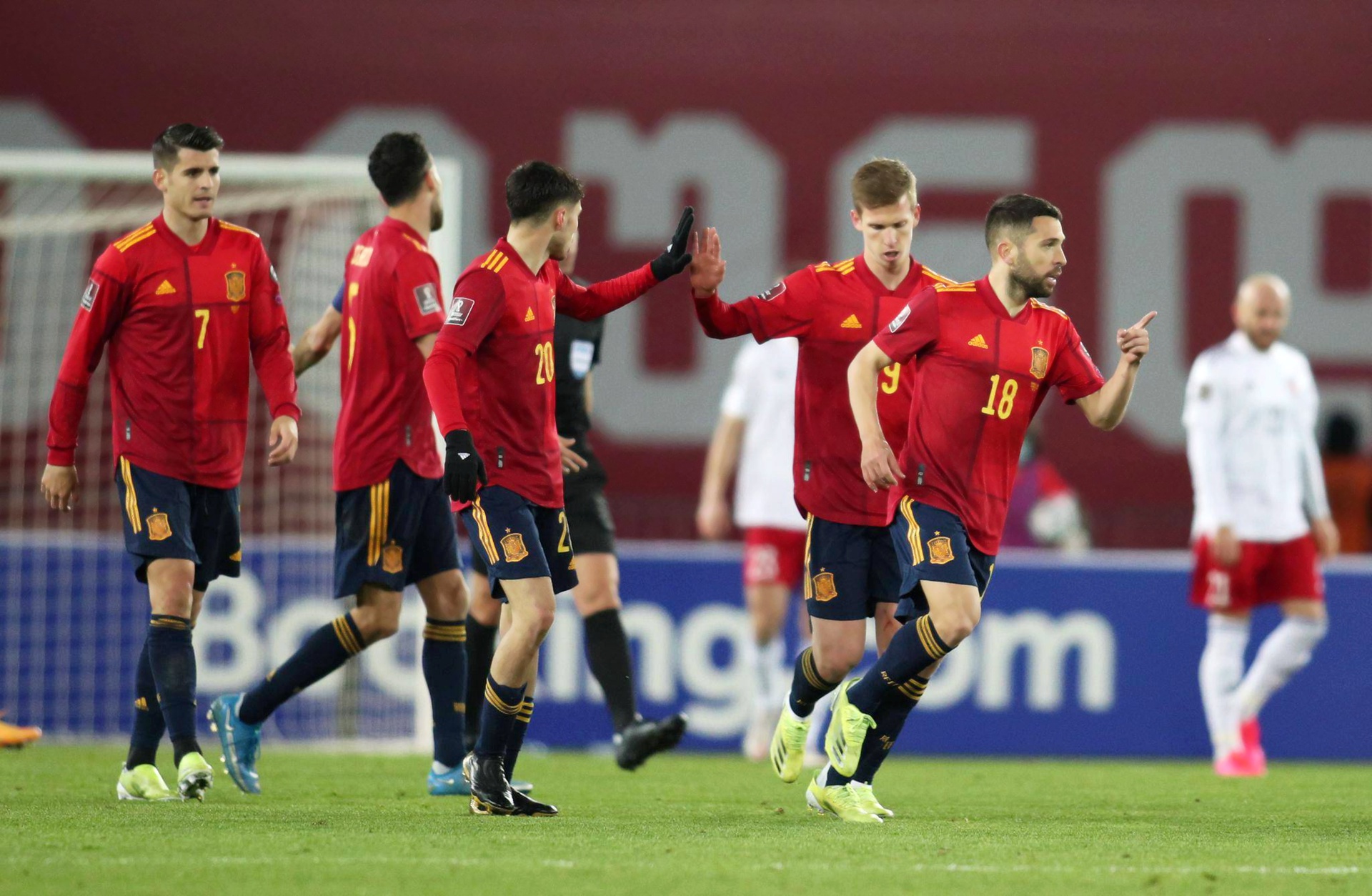 欧洲顶级足球联赛再掀波澜,势不可挡的风暴的简单介绍 欧洲顶级足球联赛再掀波澜,势不可挡的风暴的简单介绍