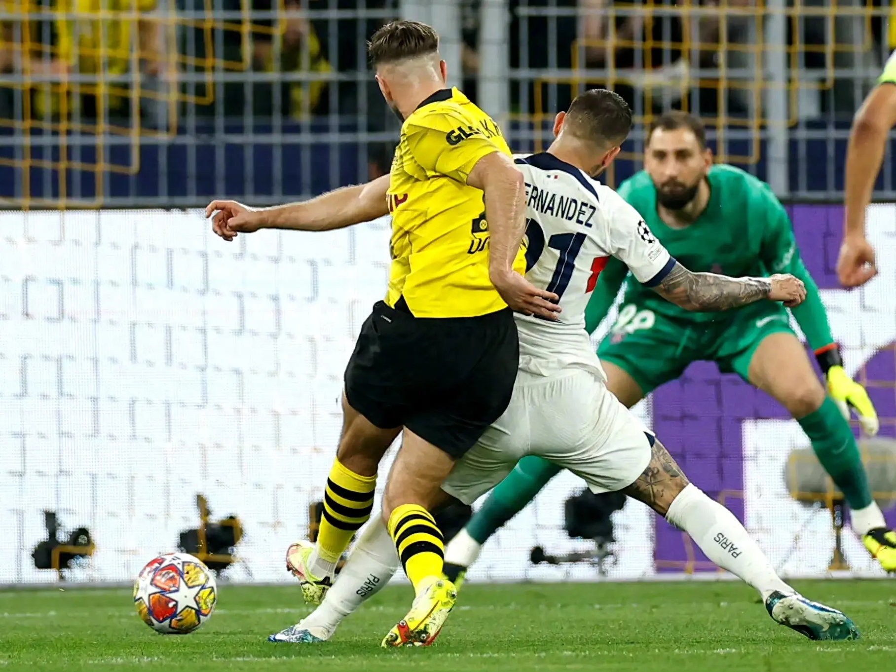 关于尴尬！多特蒙德射门未中，遭遇主场失利的信息