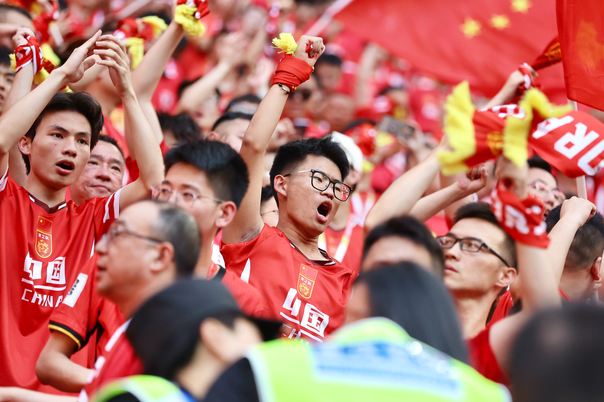 一场劲爆的比赛吸引了全国各地的球迷关注