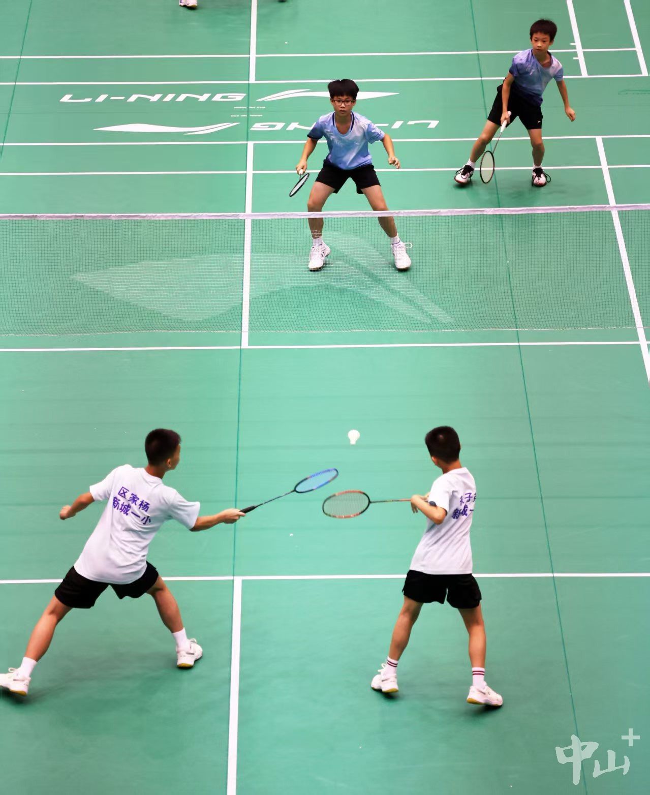 羽毛球冠军产生，选手精湛技艺