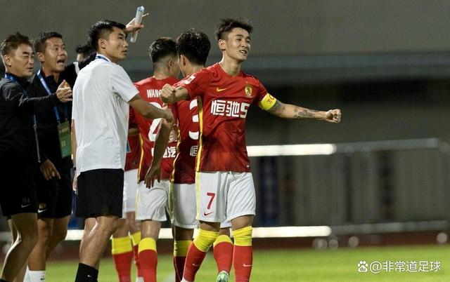 包含广州大战：富力挑战恒大，南粤德比再现的词条