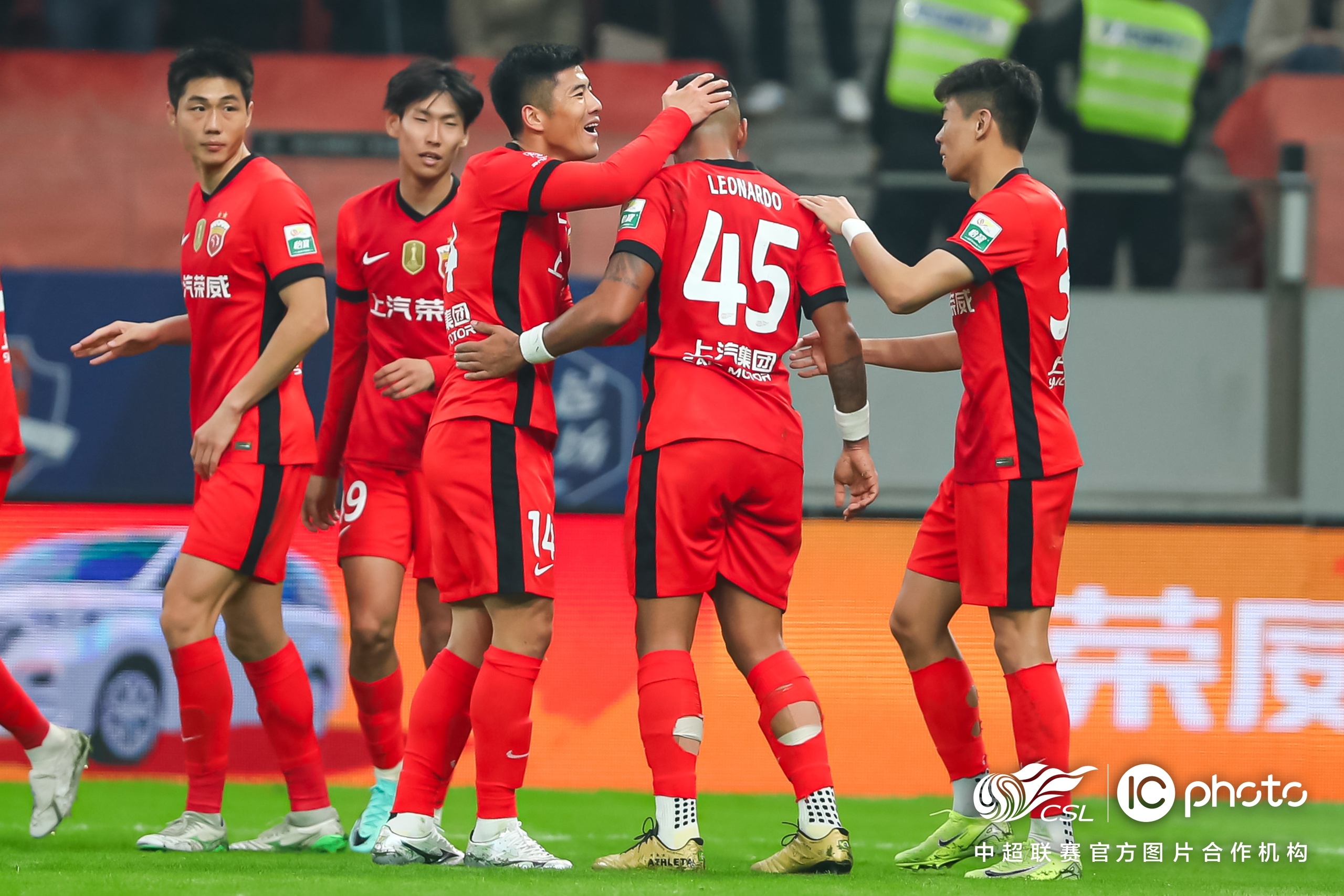 包含广州大战：富力挑战恒大，南粤德比再现的词条