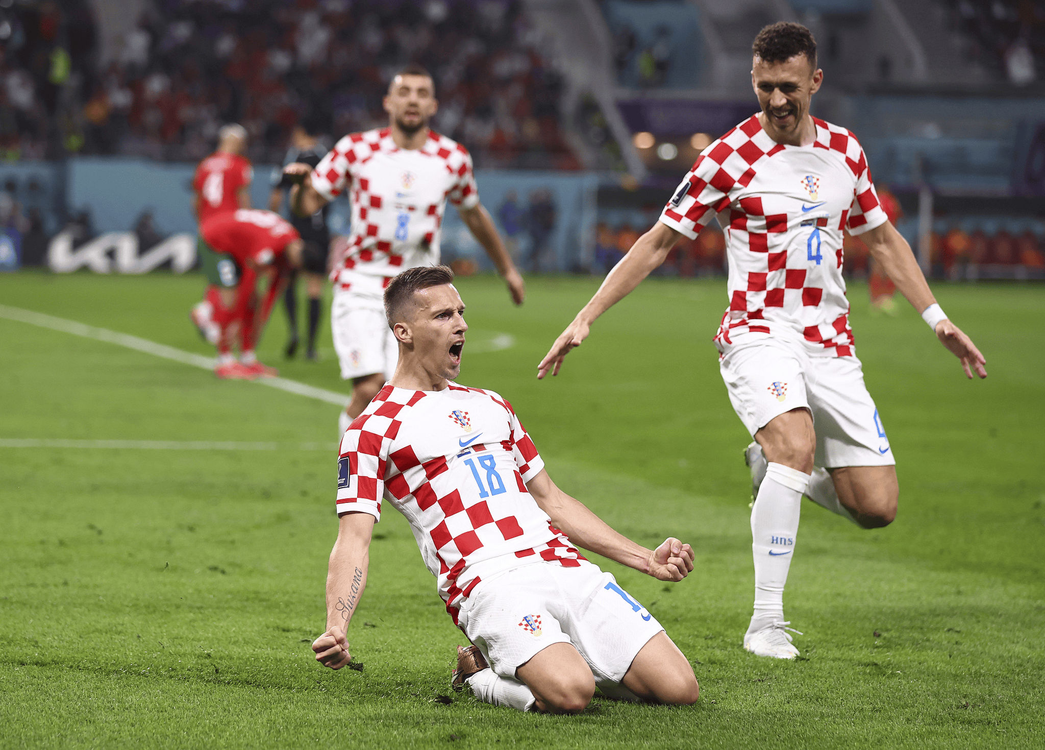 包含阿尔巴尼亚客场大胜克星法国，欧洲杯预选形式多变的词条