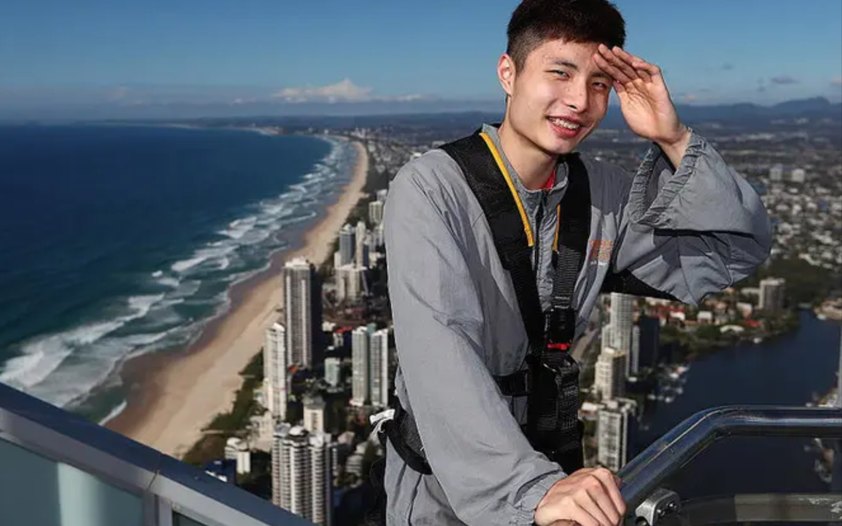 场上风起云涌，比赛引人瞩目