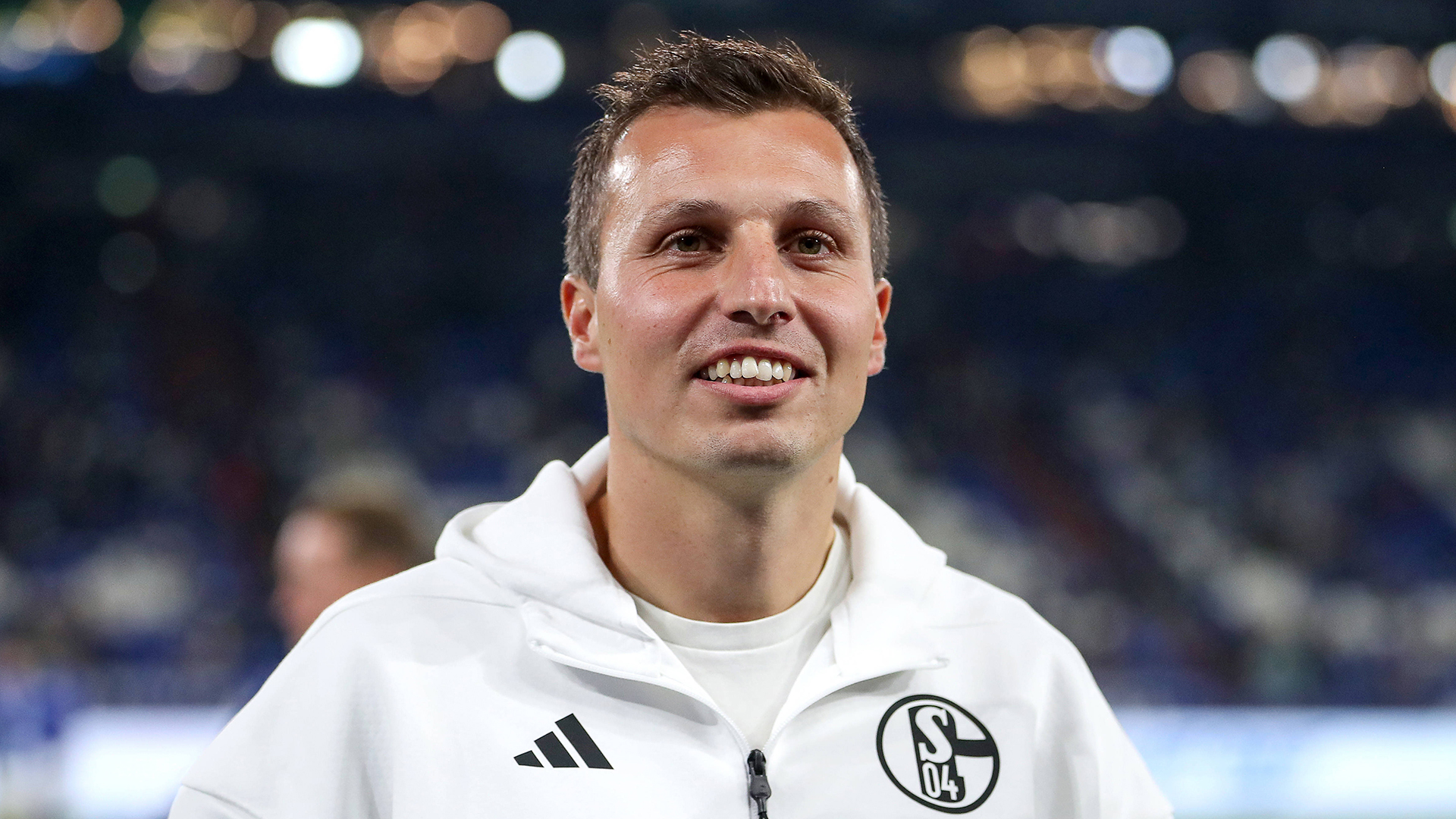 沙尔克客场惨败，遭遇连败困扰