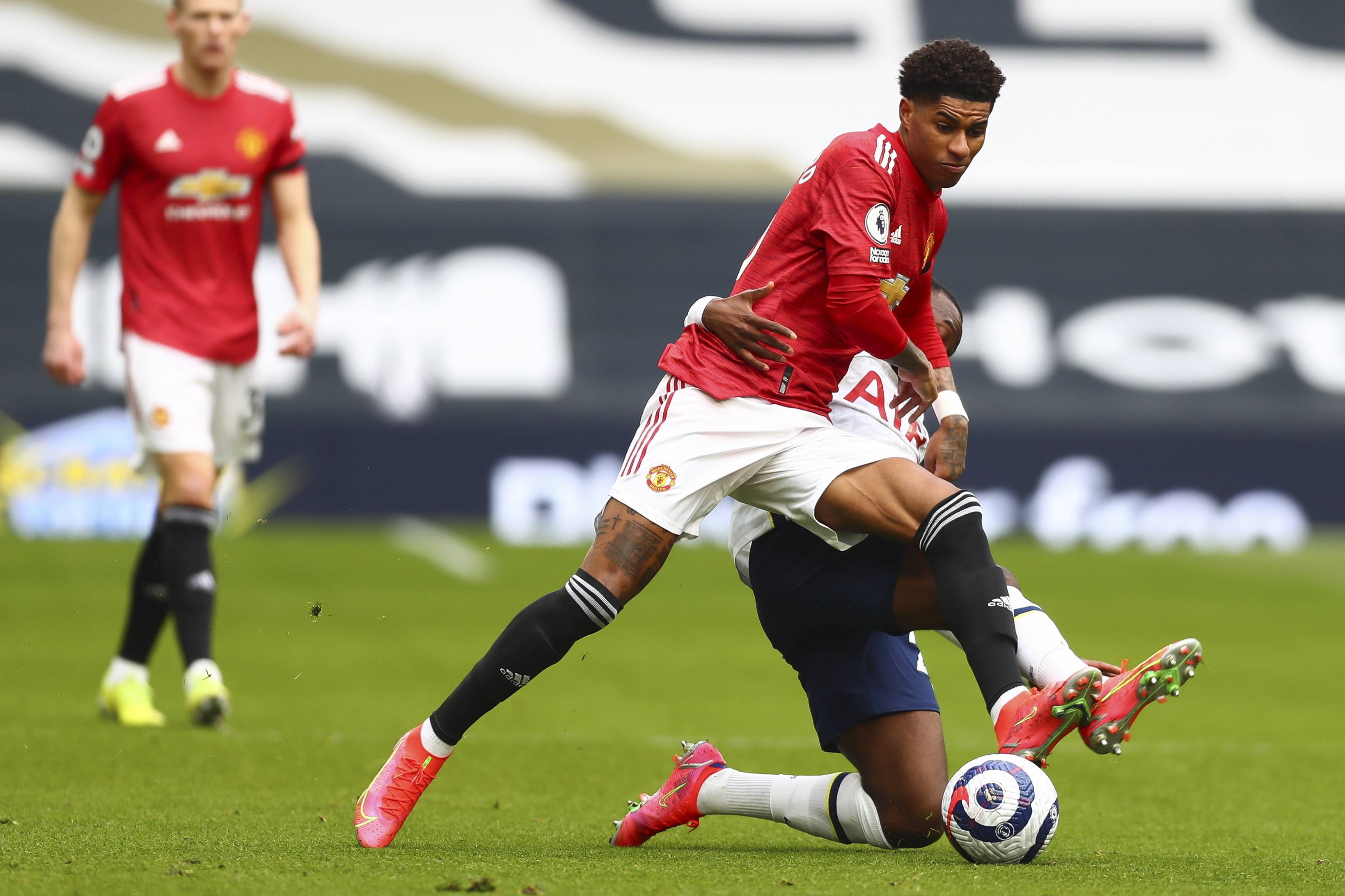 曼联悲惨失利,欧冠梦碎 曼联悲惨失利,欧冠梦碎