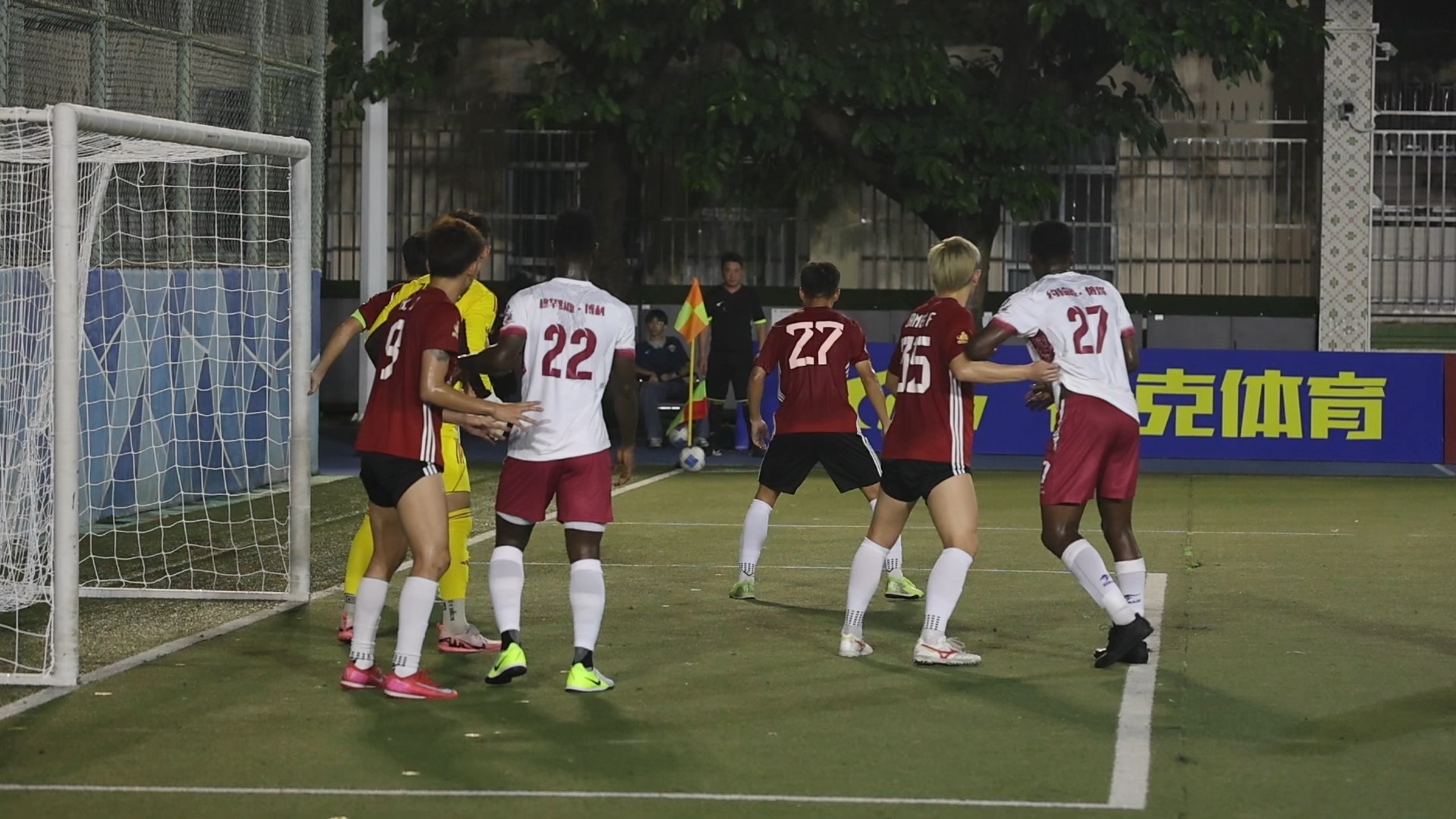 足球赛场上的精彩瞬间令人震撼