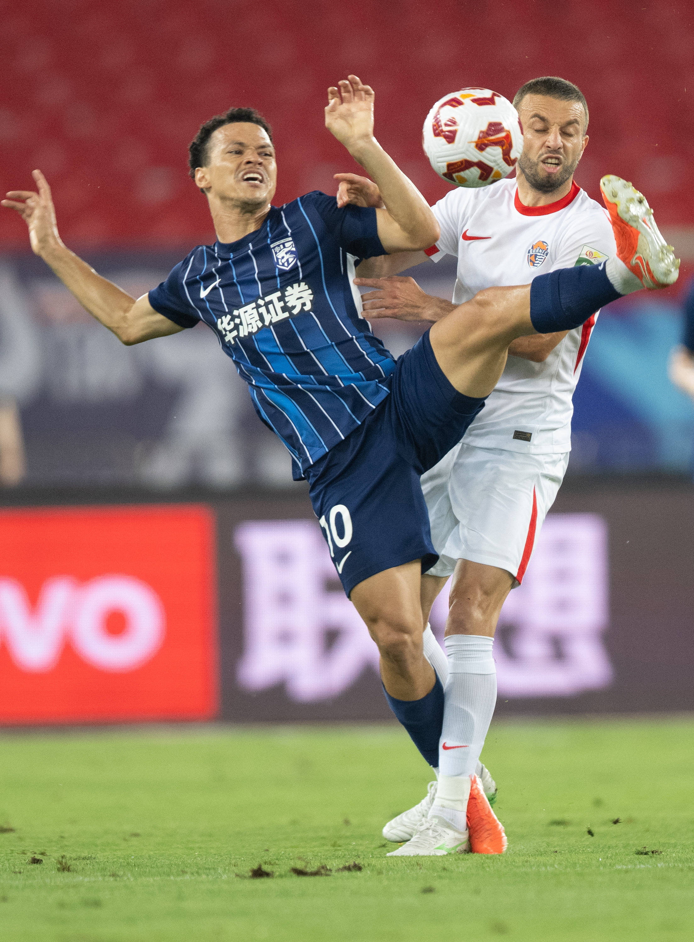 关于青岛黄海中场组织发挥出色，球队整体表现出色，积分榜上升的信息