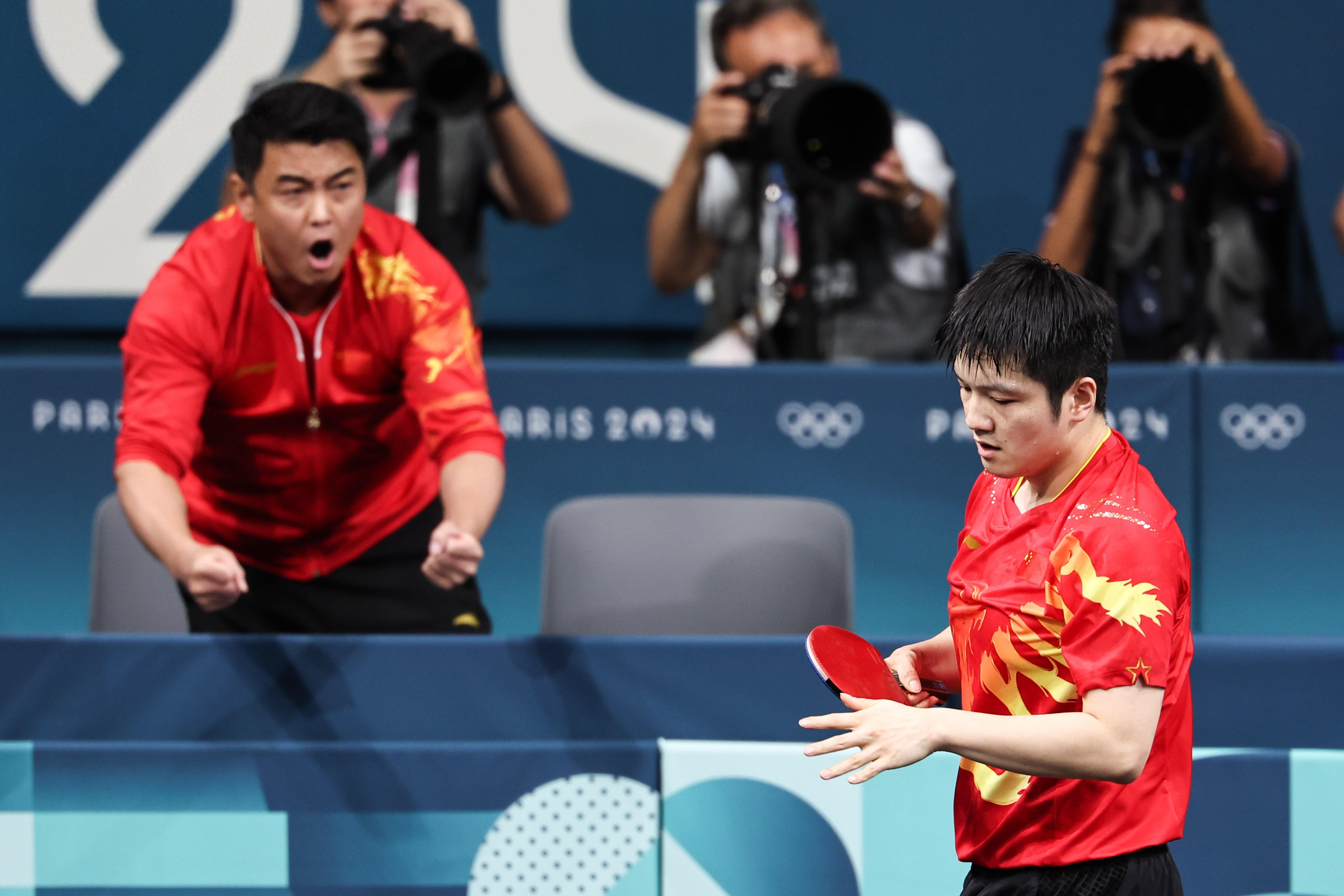 包含英国乒乓球队险胜日本乒乓球队，樊振东爆发神勇的词条