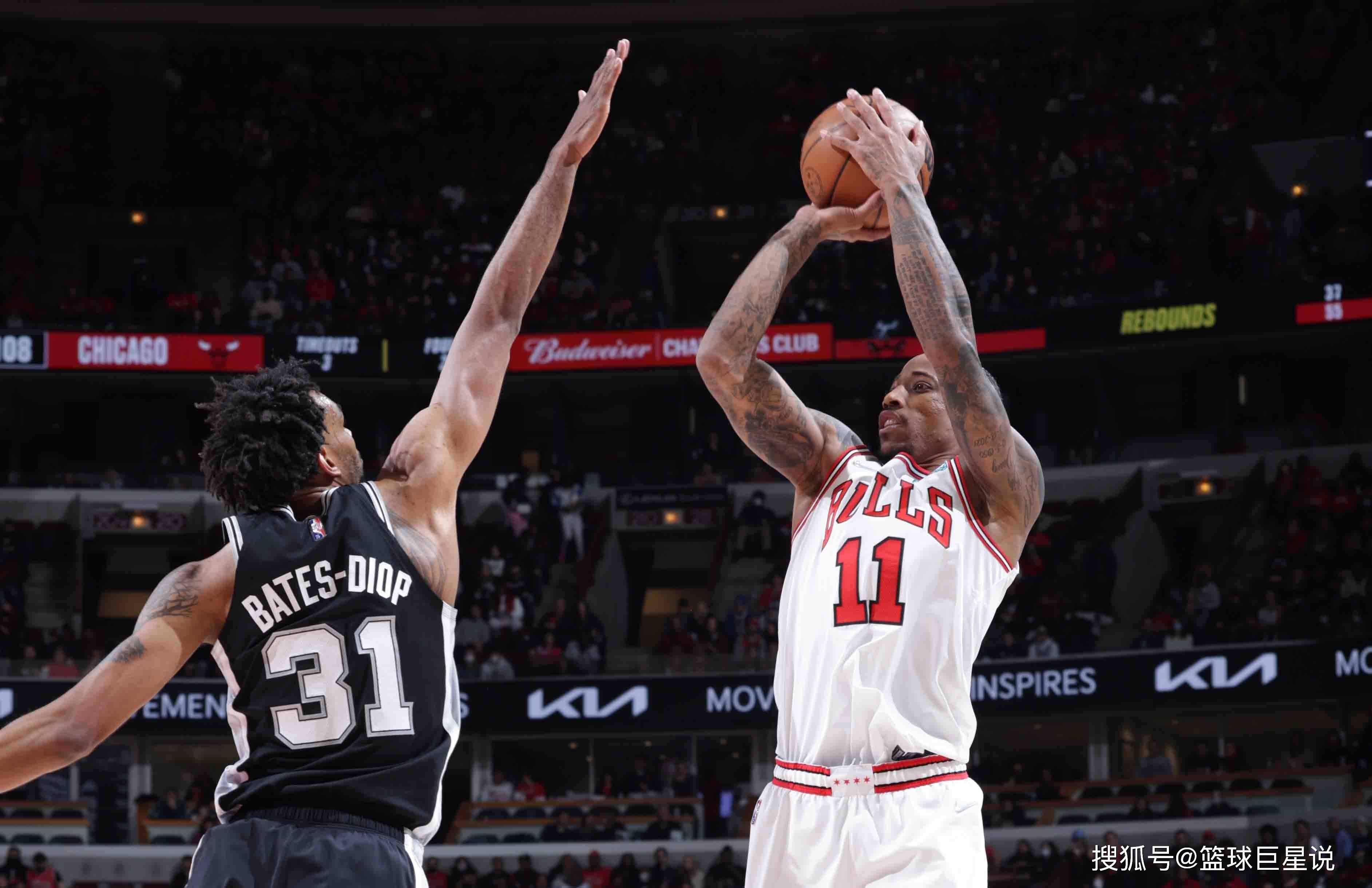 尼克斯险胜马刺，麦科勒姆高光表现