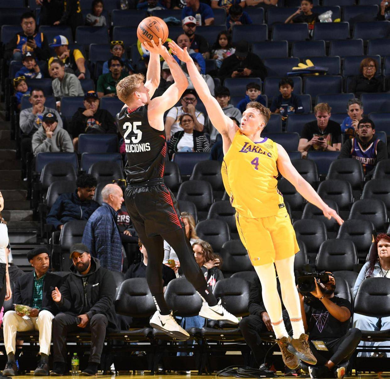 包含热火逆转湖人B队,威斯布鲁克高光表现的词条 包含热火逆转湖人B队,威斯布鲁克高光表现的词条