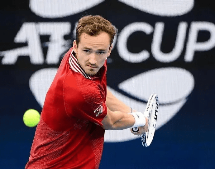 意大利网球队强势英国网球队，穆雷三分雨点燃全场的简单介绍