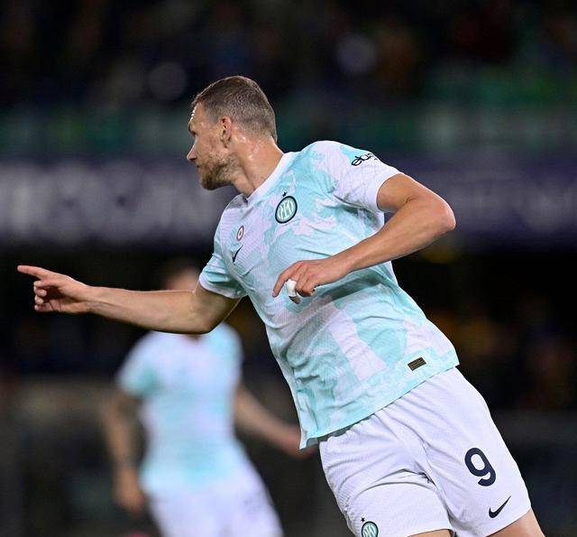 中国横扫国际米兰，科曼三分雨点燃全场的简单介绍