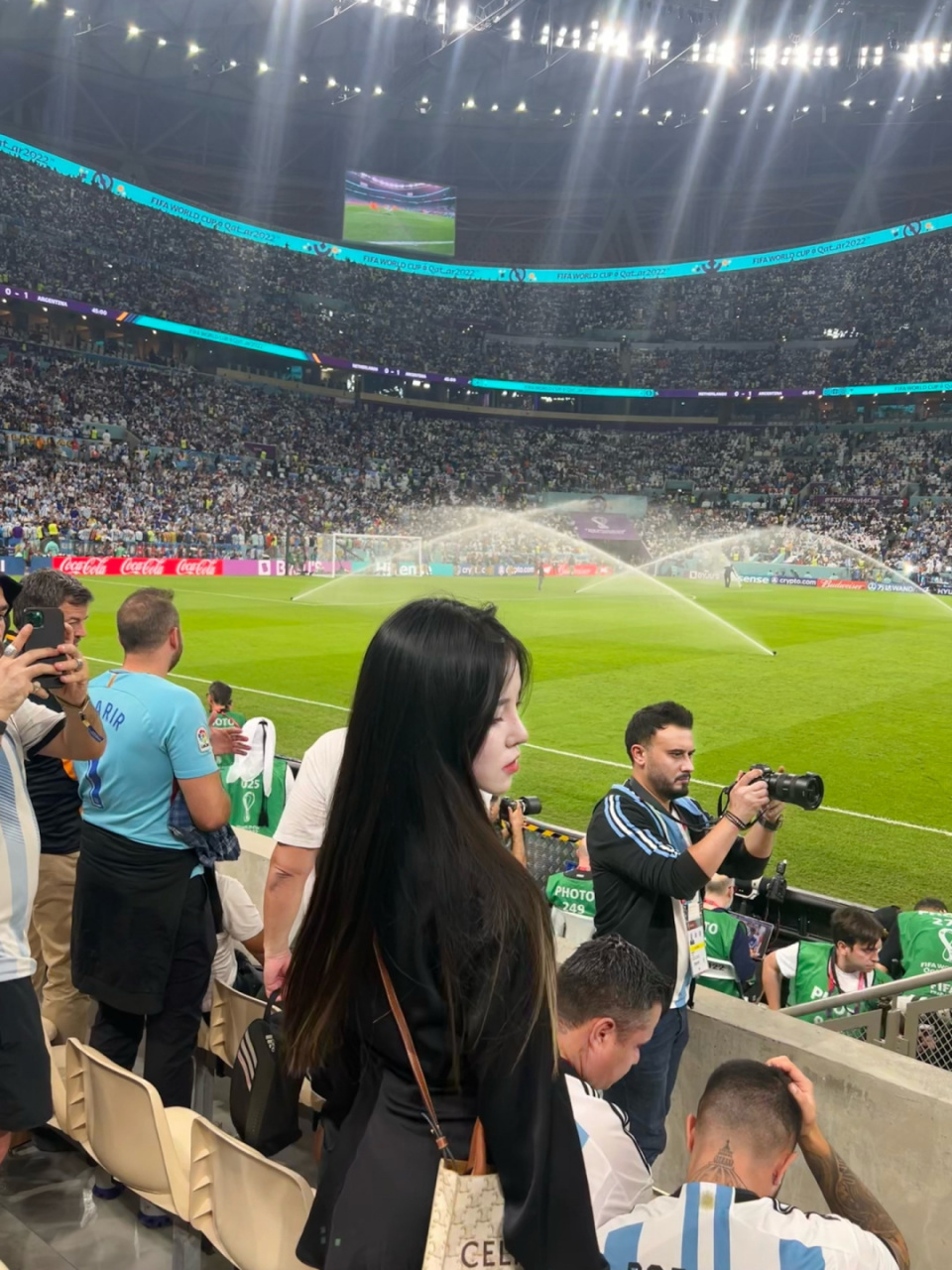 包含世界级足球盛事：热门球队受困磕磕绊绊的词条