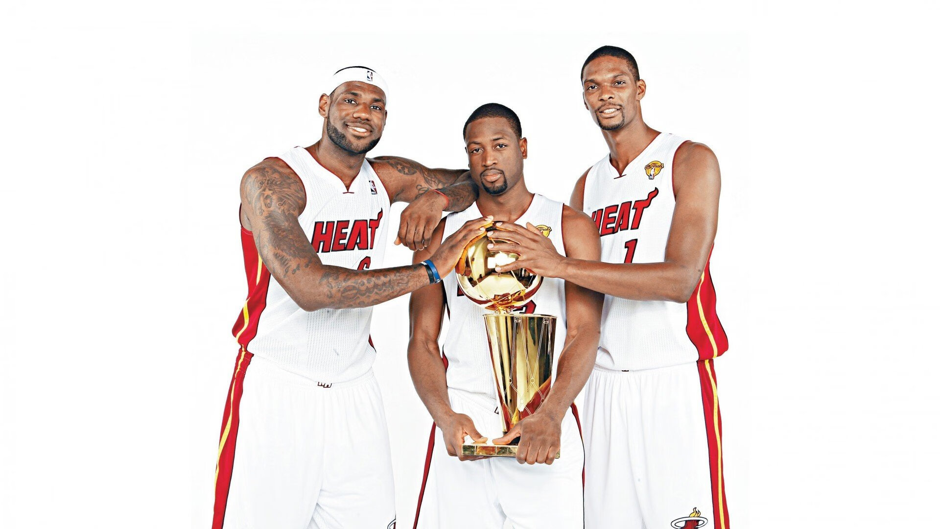 欧冠半决赛焦点战，新疆队火力压制广东队，战术革新引领新格局