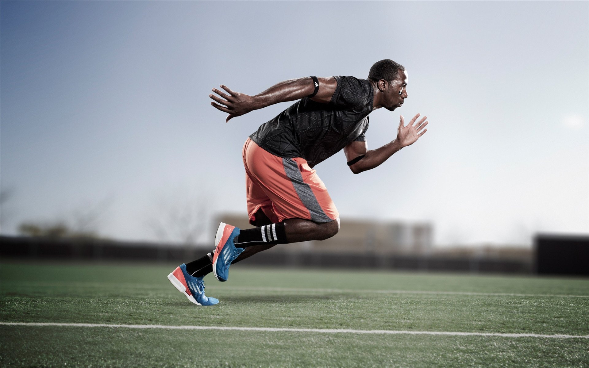 德甲争冠战之夜,法比尼奥关键节点连续得分,改写冠军天平