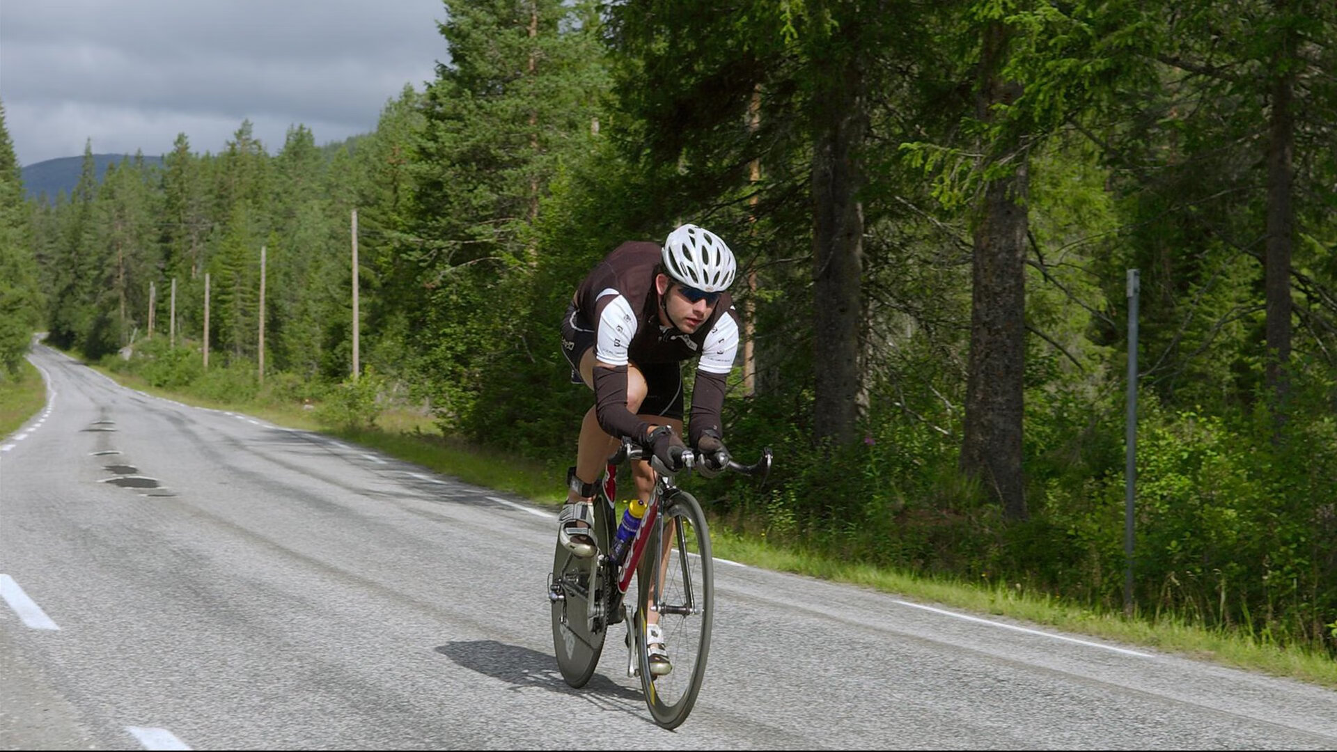 冰火交织,日本队险胜瑞典,王皓状态火热成赛场焦点