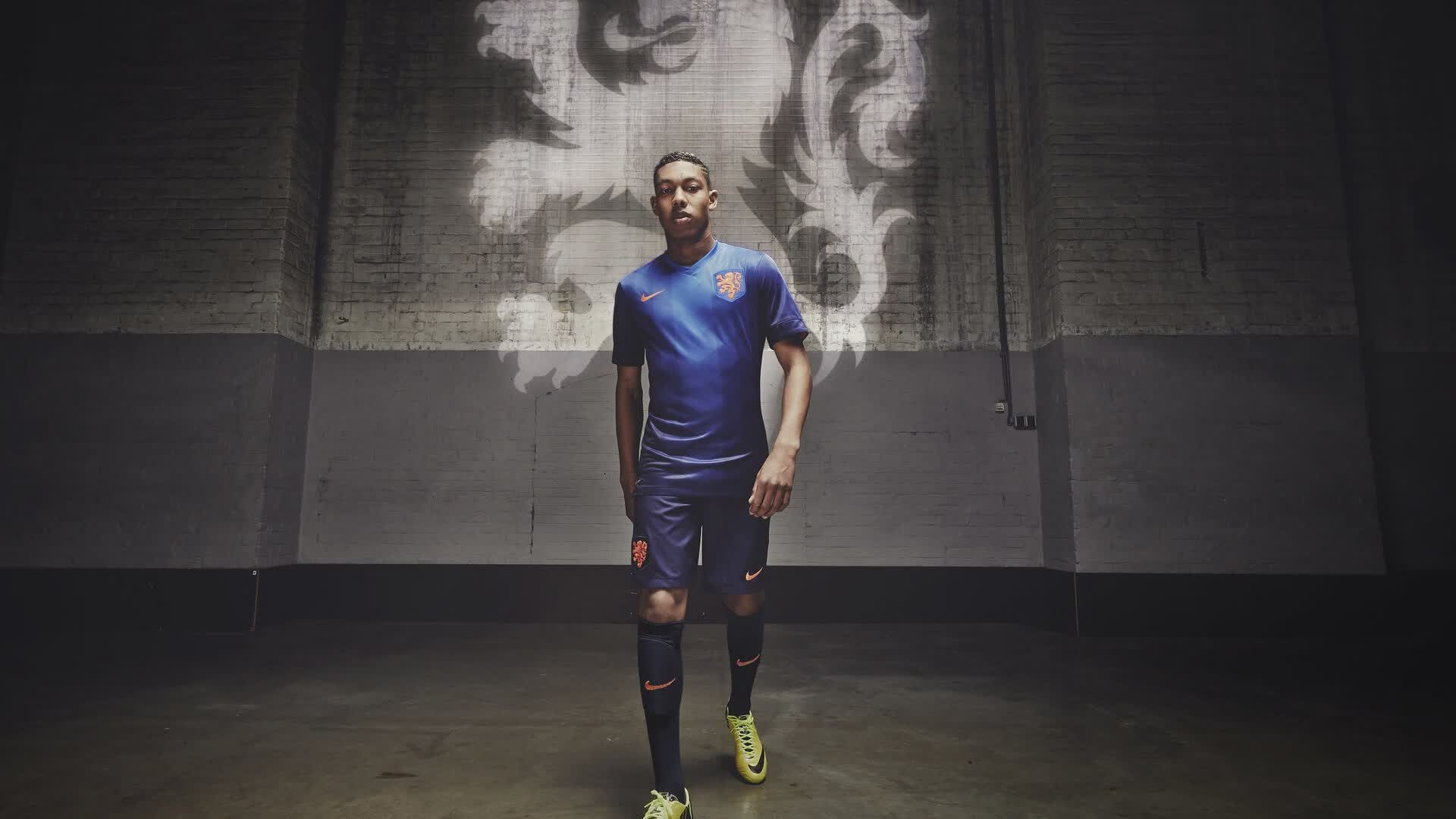 当太阳吞噬上海,锡安·威廉姆森如何成为绝境中的救世主